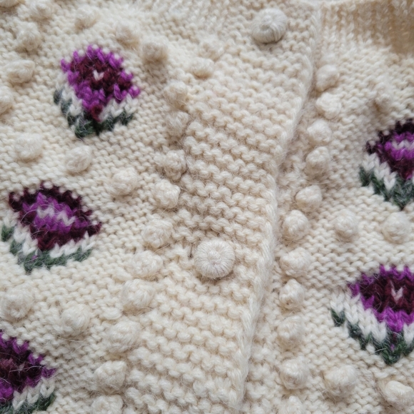 Vintage Cottagecore Cream Wool Hand Knit Floral Bobbles Cardigan - Picture 4 of 15